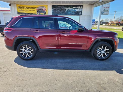 Used 2024 Jeep Grand Cherokee Limited AWD/4WD image 2