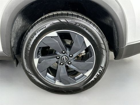 Used 2024 Nissan Rogue SV image 27