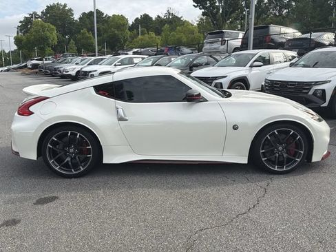 Used 2016 Nissan 370Z NISMO RWD image 9