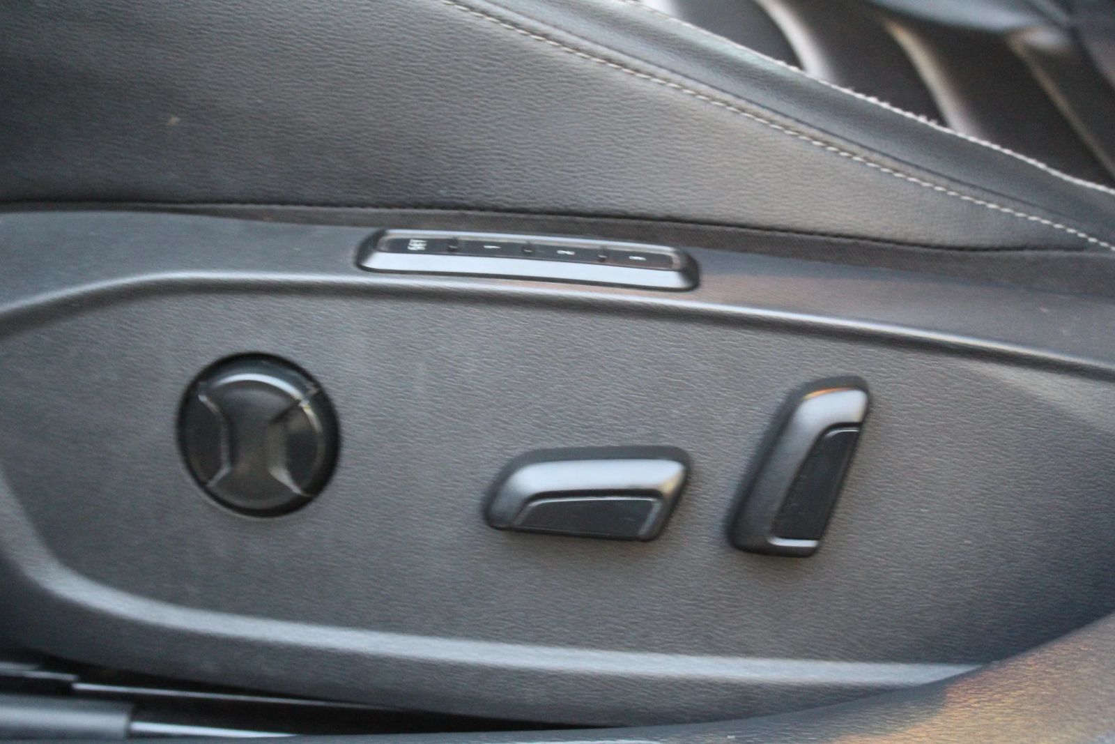 Used 2019 Volkswagen Jetta SEL Premium FWD image 29