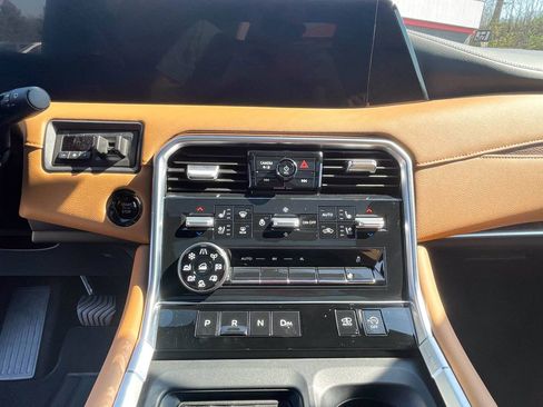 Used 2025 Nissan Armada Platinum Reserve image 12