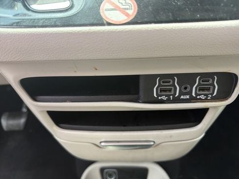 Used 2023 Chrysler Pacifica Touring-L FWD image 37