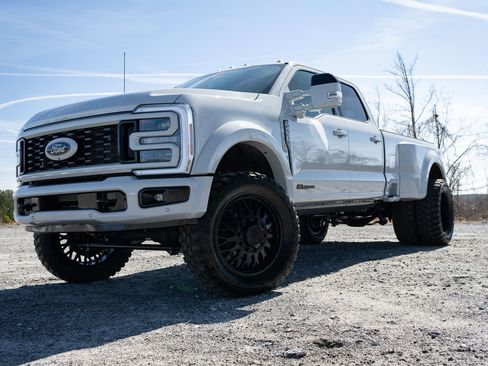 Used 2026 Ford F450 Platinum w/ FX4 Off-Road Package image 5