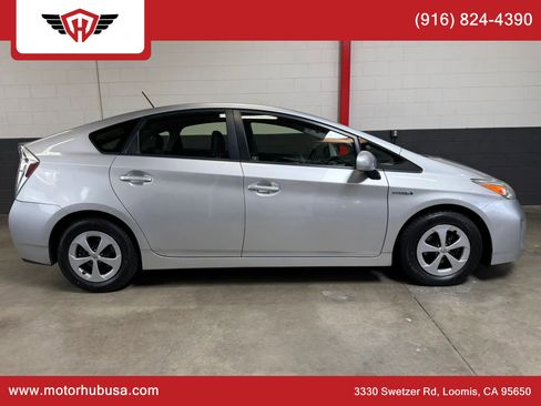 Used 2013 Toyota Prius Four w/ Deluxe Solar Roof Pkg FWD image 9