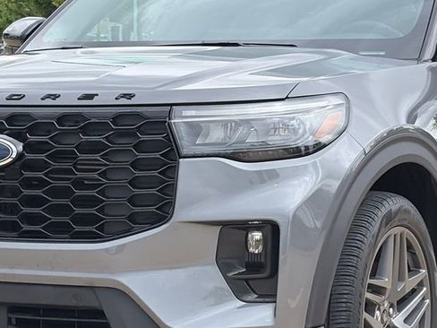 Used 2025 Ford Explorer ST-Line w/ ST-Line Street Pack image 4
