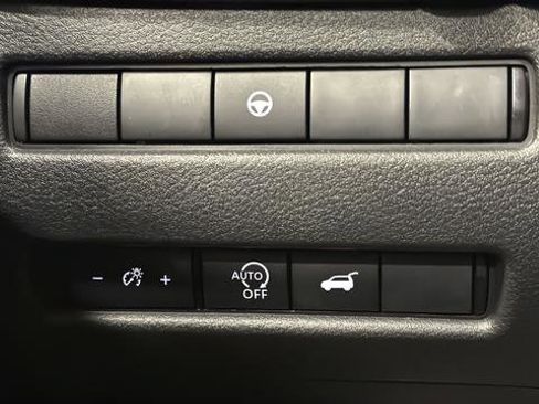 Used 2025 Nissan Rogue SV w/ SV Premium Package AWD/4WD image 30