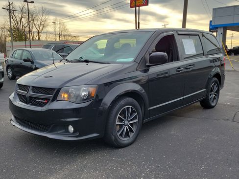 Used 2018 Dodge Grand Caravan GT image 2