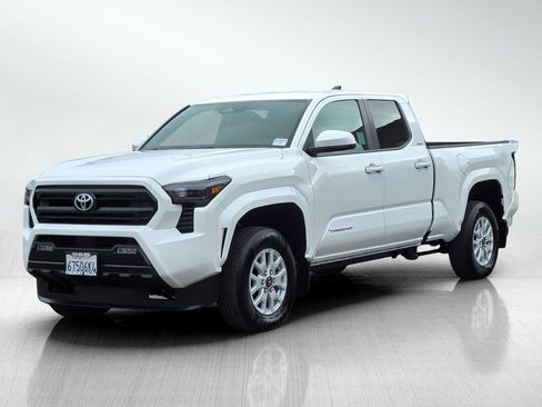 Used 2025 Toyota Tacoma SR5 AWD/4WD image 8