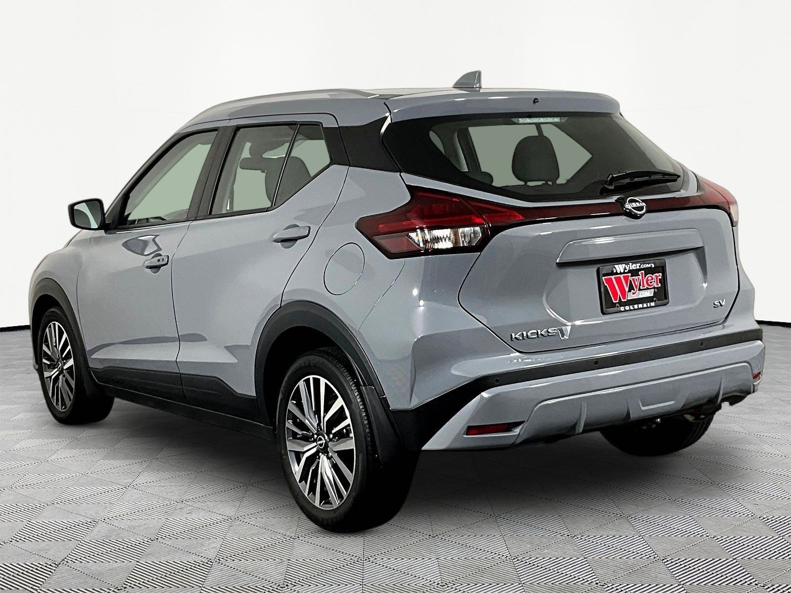 Used 2024 Nissan Kicks SV FWD image 4
