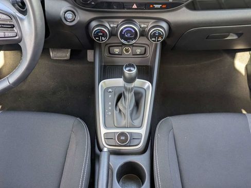 Used 2025 Hyundai Venue SEL FWD image 18