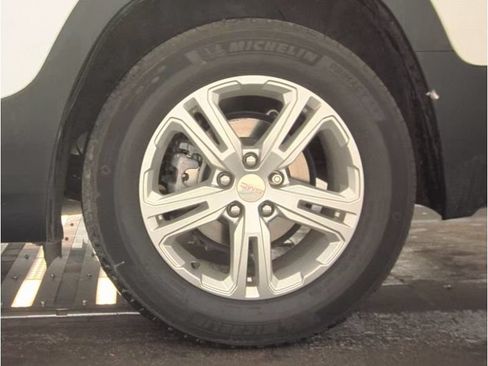 Used 2022 GMC Terrain SLE w/ Driver Convenience Package FWD image 22