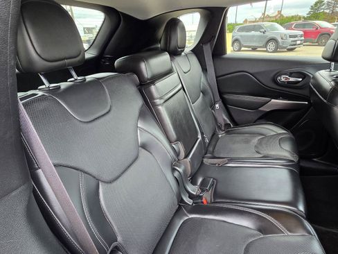 Used 2019 Jeep Cherokee Limited w/ Luxury Group AWD/4WD image 29