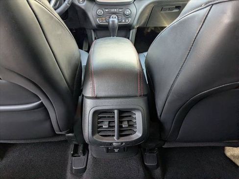Used 2018 Jeep Cherokee Trailhawk w/ Trailer Tow Group AWD/4WD image 18