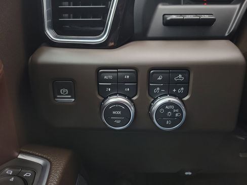 Certified 2024 GMC Sierra 2500 Denali w/ Denali Reserve Package image 28