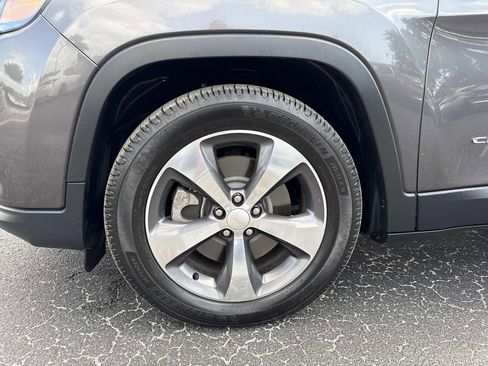 Used 2019 Jeep Cherokee Limited FWD image 10