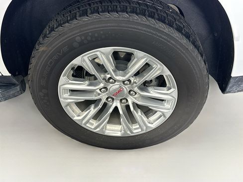Used 2024 GMC Yukon SLT image 11