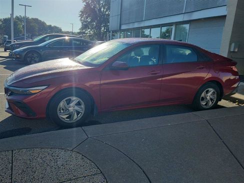 Used 2025 Hyundai Elantra SE FWD image 8
