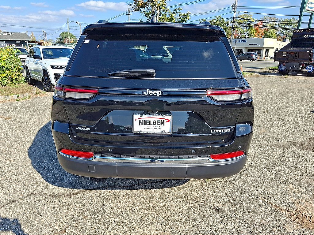 Certified 2025 Jeep Grand Cherokee Limited w/ Trailer Tow Package AWD/4WD image 29
