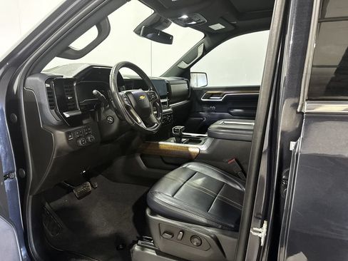 Used 2022 Chevrolet Silverado 1500 High Country w/ Z71 Off-Road Package AWD/4WD image 17