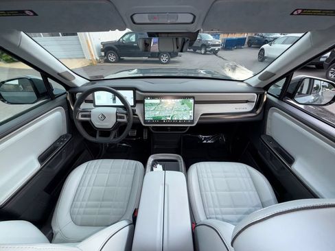 Used 2025 Rivian R1T Premium Tri AWD/4WD image 21