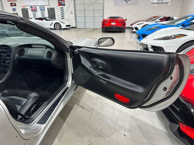 Used 2004 Chevrolet Corvette Coupe w/ Preferred Equipment Group RWD image 14