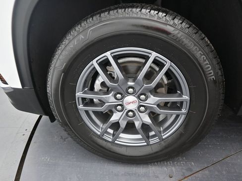 Used 2025 GMC Acadia Elevation FWD image 22