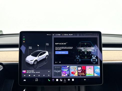 Used 2022 Tesla Model Y Long Range AWD/4WD image 24