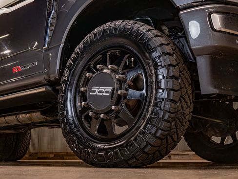 Used 2023 Ford F350 Platinum image 11