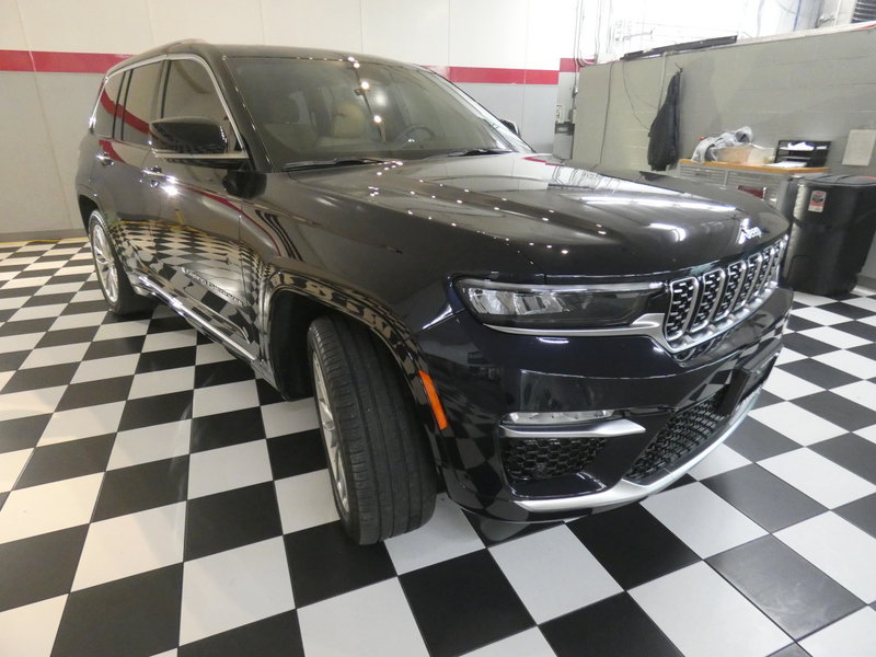 Used 2024 Jeep Grand Cherokee Summit w/ Luxury Tech Group V AWD/4WD image 4