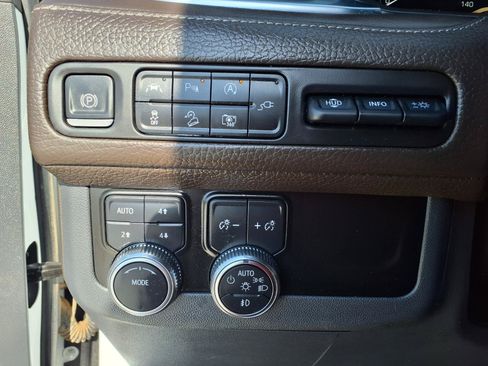 Used 2022 GMC Yukon Denali AWD/4WD image 23