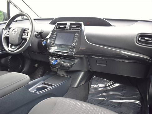 Used 2022 Toyota Prius LE FWD image 12