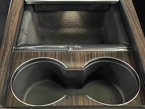 Used 2022 Tesla Model X image 47