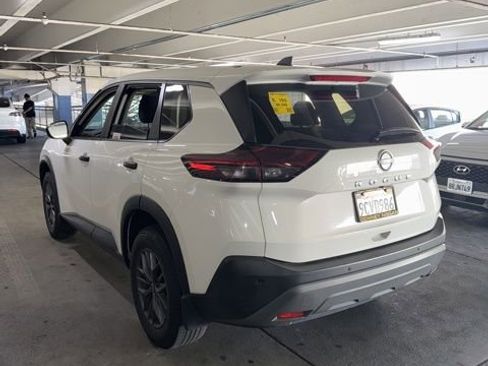 Used 2022 Nissan Rogue S image 32