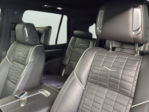 Used 2025 Cadillac Escalade Sport Platinum w/ LPO, ONYX Package image 10