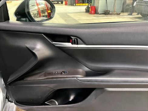 Used 2023 Toyota Camry SE image 12