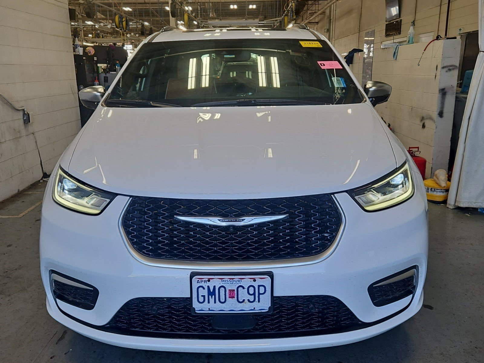 Used 2025 Chrysler Pacifica Select FWD image 3