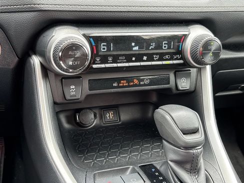 Used 2025 Toyota RAV4 XLE AWD/4WD image 21