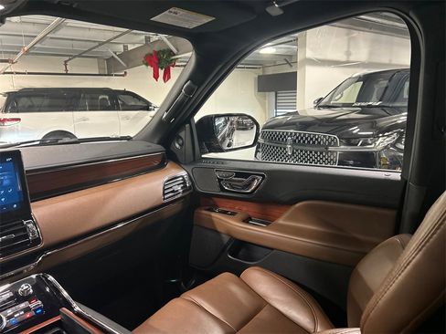 Certified 2022 Lincoln Navigator Reserve image 22