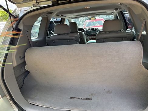 Used 2012 Toyota Highlander Limited w/ Tow Pkg image 8