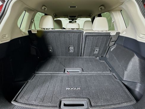 Used 2025 Nissan Rogue SL image 31