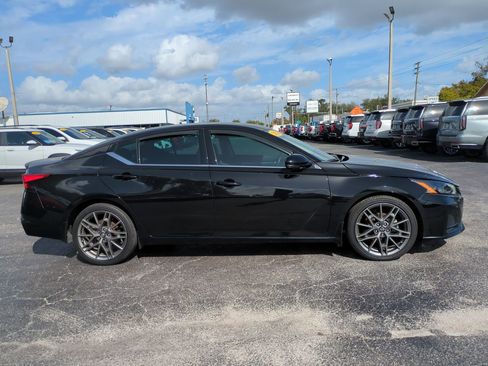 Used 2023 Nissan Altima 2.0 SR image 3