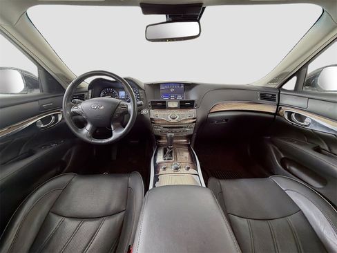 Used 2019 INFINITI Q70 L 3.7 w/ Sensory Package image 9