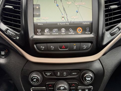 Used 2018 Jeep Cherokee High Altitude w/ Luxury Group image 18