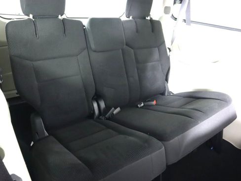 Used 2019 Dodge Grand Caravan SE w/ UConnect Hands-Free Group image 32