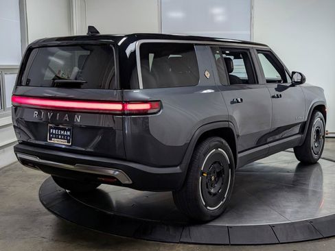 Used 2025 Rivian R1S Adventure AWD/4WD image 9