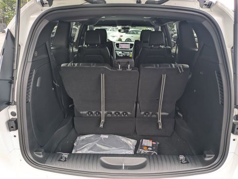 New 2026 Chrysler Pacifica Select FWD image 27