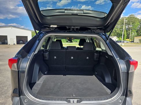 Used 2020 Toyota RAV4 LE FWD image 11