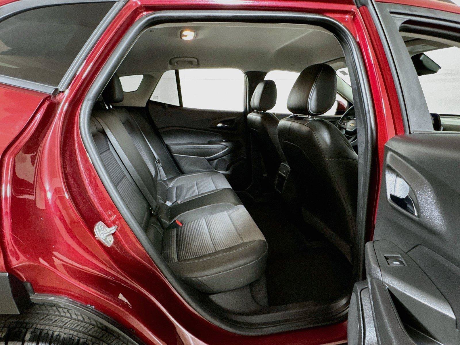 Used 2025 Chevrolet Trax LT FWD image 23