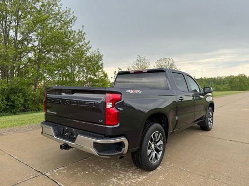 Used 2023 Chevrolet Silverado 1500 LT AWD/4WD image 3