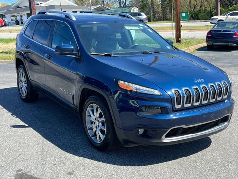 Used 2018 Jeep Cherokee Limited w/ Trailer Tow Group AWD/4WD image 3